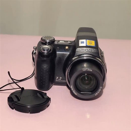 DigiCamera Zone Ph on Instagram: "Sony Cyber-shot DSC-H5 (Good as New!) 🔥 💰 Price: ₱5,900 only! 📋 Specs: 7.2 Megapixels (1/1.8” CCD Sensor) 12× Optical Zoom Carl Zeiss Vario-Tessar Lens (36–432mm equivalent) 3.0” LCD display Optical SteadyShot Image Stabilization Manual exposure control (P/A/S/M modes) Compact SLR-style body with great grip ✅ Condition: Good as New, fully working, no issue ⚙️ Functions: Face Detection AF Scene Recognition Auto Self-Timer Manual and Auto exposure modes Hot-sho