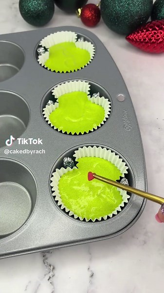 Grinch Cupcake Decorating Tutorial for Christmas