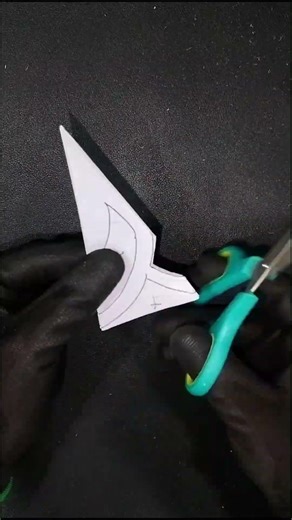 Cutting ✂️ paper ✨ craft ❄️ how to make snowflake #shortvideo #shotrs #viralshort #snowflakes #diy