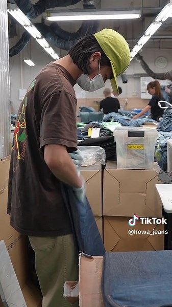 海辺の町のダメージジーンズ制作