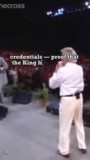 If Mark 16 promises these signs to all believers… why didn’t Paul perform — or even teach — them to the Body of Christ?” 🤔 Maybe the question isn’t ‘Where are the signs?’ but ‘What program are you in?’. #RightlyDividing #GraceMessage #BodyOfChrist #MysteryRevealed #WalkByFaith #MidActsDispensationalism #videoreelsシ #reelsvideo #fbreelsvideo | Ralph Mark B. Malinao