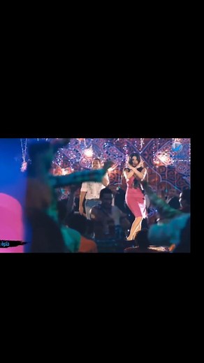 Lebanese Icon Haifa In one of her films Halawet Rouh (Rouh's Beauty 2014) Rouh, a beautiful young woman, lives in a poor neighbourhood and goes through many hardships in life. The situation gets more complicated when men around her lust for her beauty. #haifa #haifawehbe #haifafans #halawetrooh #هيفاء_وهبي #lebanesefashionhistory #lebanese #diva #icon #film #cinema #orientaldance #raqssharki #bellydance #bellydancer #dance | Lebanese Fashion History
