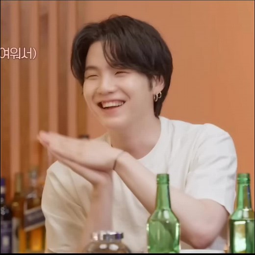 dạo này anh ta cứ bị dễ thương #suga #minyoongi #yoongi #bts #bts_official_bighit