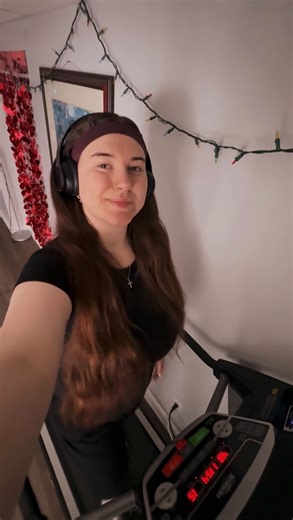 Jade on Instagram: "After giving birth, I felt so insecure about my body. I convinced myself I’d never be the same and that I had to accept this “new reality.” But becoming a mama has been the greatest blessing of my life, and I wouldn’t trade this experience for anything. 💖 Instead of dwelling on negative thoughts, I chose to focus on myself and prove myself wrong. I believed that I CAN do this and every step of the way, it’s made me stronger than ever. 💪🏻✨ #motivation #postpartum #weightlos