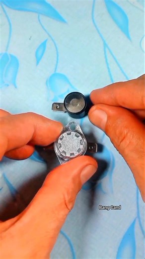 This thermostat functions due to the influence of temperature, as a switch.#thermostat #thermostatic