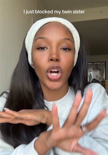 #greenscreen | twin sisters