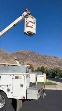 ￼ Operating the bucket on the bucket truck ￼