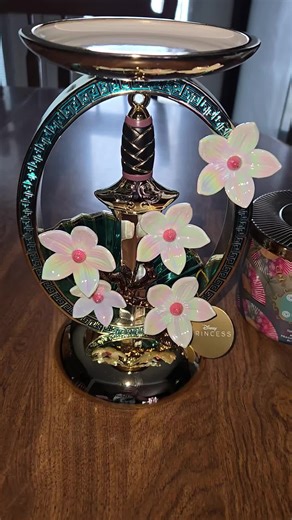 Not affiliated with bath & Body Works #bathandbodyworks #disney #mulan #disneyprincescandleholder #disneyprincescandle