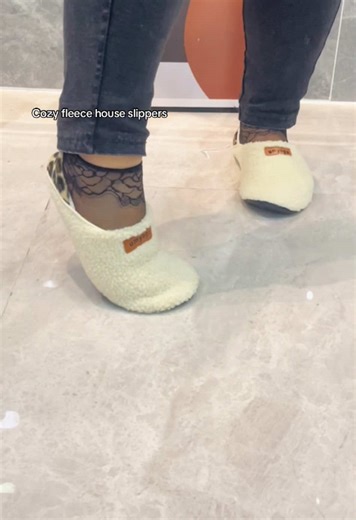 Cozy fuzzy soft slippers #slippers #lightweightshoes #comfortableshoes #flatshoes #fuzzyslippers