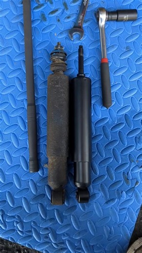 Rear Shock Absorber Replacement on Classic Mini #classicmini