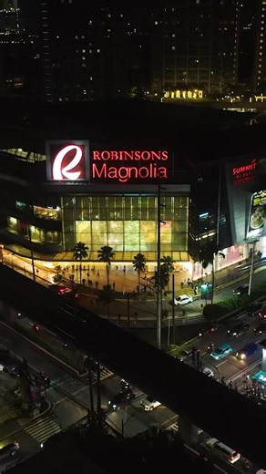 Jump into a Sparkling Christmas at Robinsons Malls, where a joyful and dazzling celebration awaits at every corner. 🎄✨ The familiar warmth, the rush of finding the perfect gift, the joy of being together all feel just like the holiday moments you grew up with. 🎁 Come home to the magic of the season at #OurFavoritePlace. 💖 #RobinsonsMalls #JumpIntoASparklingChristmas #ForEveryChristmasThereIsRobinsonsMalls | Robinsons Magnolia