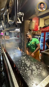 UP ke sabse bade Tawe Par Roti Bananewala Ladka 😳 #reels | News Tick