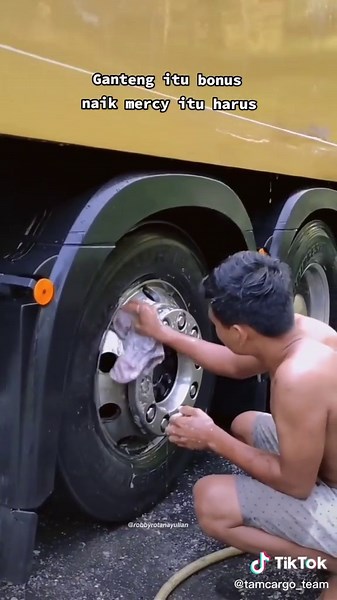 Kardus Balap: Mobil Tam Cargo dan Aksesorisnya