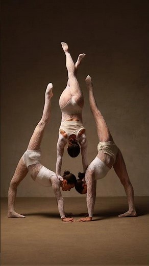 🇺🇦 Model poses for photoshoot📸 5 Acrobatics.