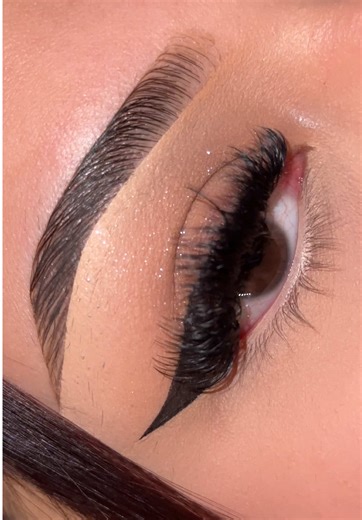 Mastering Eyeliner: A Complete Tutorial