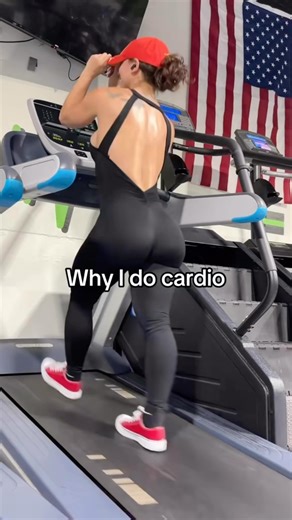 Ana Caroline Moreira | Summer body we start to build in the fall! The only reason you could ever convince me to jump in any cardio machine 🥸 | Instagram