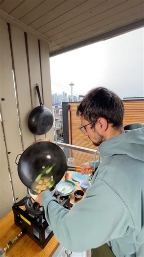 Wok With Ben on Instagram: "Wonton Soup So easy to make in under 15 minutes using frozen wontons. Recipe: - 3 cups chicken broth - 12-15 frozen wontons - 3 slices fresh ginger - 2 cloves garlic, smashed - 2 green onions, white parts and green parts sliced for garnish - 1 tablespoon soy sauce - 1 teaspoon sesame oil - 1/4 teaspoon white pepper - 2 bok choy #wontonsoup #wok #chinesefood"