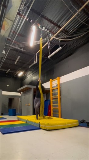 Can’t wait to see you in class! 🎪🤸🏽‍♀️ Featured in this video is our instructor Nicki (@nickimillergram)! She teaches silks level 1-1.5 Mondays at 7:30pm ☺️💕 #hudsonvalleycircusarts #hvca #aerialsilks | Hudson Valley Circus Arts