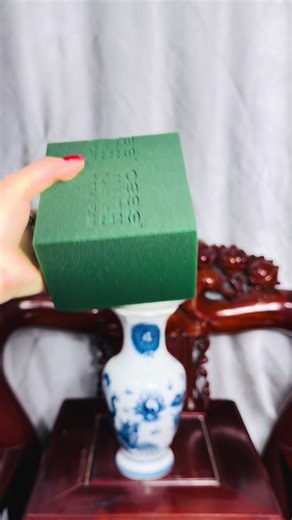 Cách Cắm Hoa Cúc và Hoa Hồng Trên Bàn Thờ