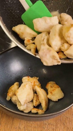 Lemon Garlic Chicken! Quick and Easy dinner recipe!