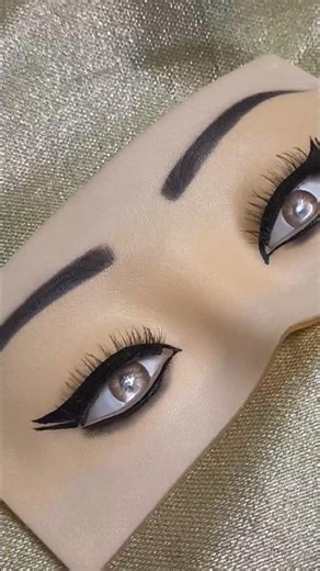 Double Wing Eyeliner Tutorial 🔥 Step-by-Step tutorial #eyelinertutorial #eyemakeup #makeupshorts