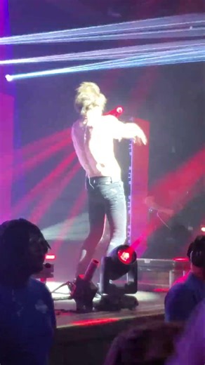 Might Love Myself - Beartooth | 2024 #arizona #metal #livemetal #concert #livemusic #crowd #frontrow