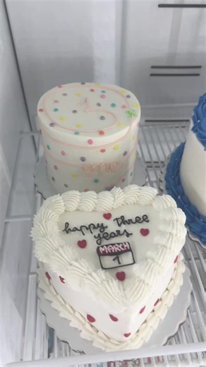 Nuestros pastelitos 🫶🏻 poco a poco se llena la refrigeradora gracias a ustedes. #minitortas -0969717126 #guayaquil