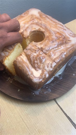 This right here is my Sour Cream Mile-High Poundcake recipe! Full recipe here: https://jaffrywardjr.gumroad.com/— the kind of cake that makes your whole kitchen smell like butter, vanilla, and Sunday memories. 🍰✨It’s tall, golden, and soft all the way through. No shortcuts. No dry crumbs. Just pure Southern flavor that melts in your mouth. The secret?🧈 Real butter — room temperature only.🍳 Eggs that are never cold.🥣 A full cup of sour cream for that moist, rich texture.And of course, White L