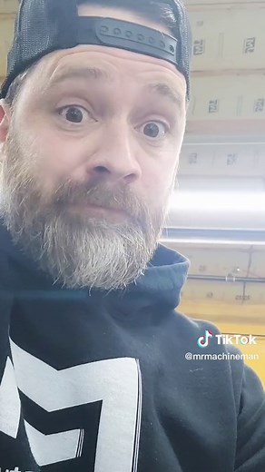 Micro threads all day long. #micromachine #small #micro #cnc #machining #manufacturing #tiny #thread #smallbusiness #fyp