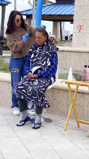 7.2K views · 130 reactions | transformation étonnante #FabiosaKindness #Fabiosa #avant #après #sans-abri #barbierderue | Fabiosa Animation | Facebook