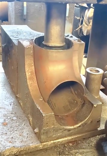 In tube shaping, the ball bending process stands out. Steel spheres act as the force carriers inside the workpiece, delivering load strictly along the tube’s centerline. This alignment virtually eliminates wrinkles, flattening, or other flaws common in curved sections. | GIGadgets