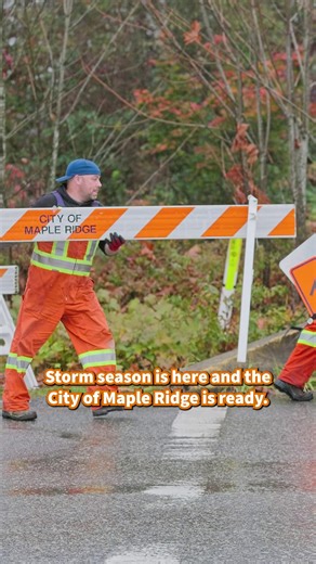 ⛈️🦺 Maple Ridge is ready for storm season thanks to our amazing City crews, infrastructure upgrades, trusty hydrovac truck, and our all-new sandbag machine! What to Expect & How to Prepare ✅ Strong winds – Charge your devices and be prepared for possible power outages. ✅ Heavy rain – Water may pool on roads; drive with caution and reduce speed. ✅ Clear catch basins – Help prevent localized flooding by removing leaves/debris ✅ Avoid rivers, creeks and unstable banks – A High Streamflow Advisory 