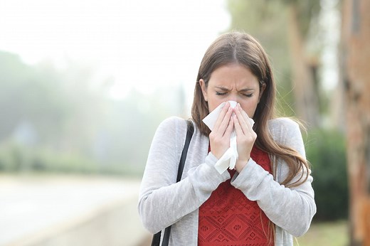 Covid ou allergie au pollen : gorge, symptômes, différences