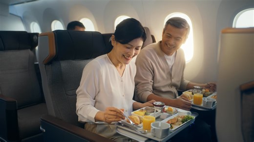 ＃EVAAIR #787dreamliner #FourthGenerationPremiumEconomyClass EVA Air was the first airline in the world to introduce a Premium Economy Class, originally known as Evergreen Deluxe Class, in 1992. This innovation revolutionized cabin services and reshaped the airline industry landscape. This launch will be the airline's first introduction of the new Premium Economy Boeing 787-9, elevating the design concept from an “upgraded economy” standard to a “business-class-like” experience. The airline aims 