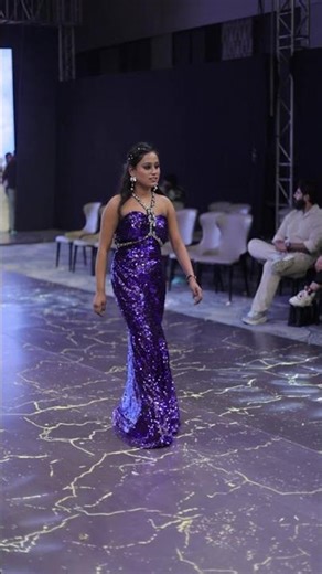 Runway walk #walk #modelwalk #rampwalk #runwayshow #viral #catwalk