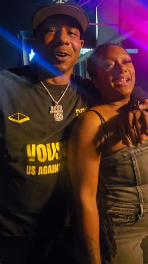 JUSTIN'S RESTAURANT AND BAR on Instagram: "Drinks flowing, mics up, and the vibes turned all the way up Every day🍹🎤✨ 5pm to midnight weekdays 5pm to 3am weekends This is what nights at Justins Lounge are all about! Kick back with handcrafted cocktails, great music, good food and nonstop energy:"