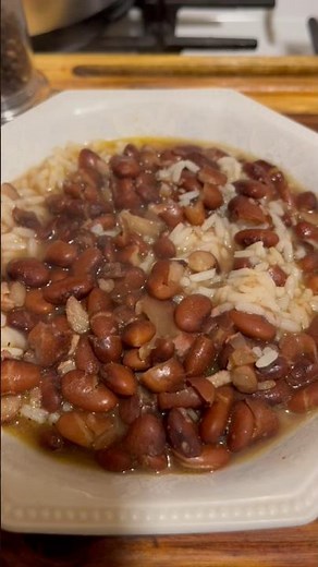 Easy Crockpot Pinto Beans Recipe