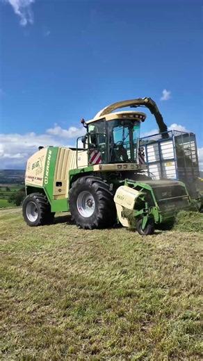 Old school big x #krone #v8 #silage