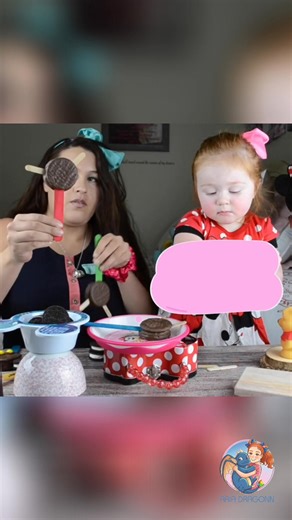 Oreos and Skittles into adorable Mickey Mouse cookie pops — no baking needed! 🍪✨ Perfect for kids, moms, or Disney-themed parties. A quick, fun, and easy treat everyone will love! ❤️ ✨ Watch the full video on our channel: #AriaDragon https://www.youtube.com/playlist?list=PLVkoM6KnvqfQlI6DuYFRZudRCeE1zfWzj 🧁 Print the recipe on our blog: www.ariadragonn.com #MickeyMouseTreats #OreoPops #EasyBaking #NoBakeDessert #FunSnacksForKids #DisneySnacks #PartyTreats #BakingForKids #MomAndKidBaking #Quick