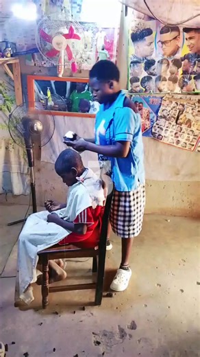 Vidéos de Abi papa Star cool (@papaabi90) avec Papaoutai - Emmy One