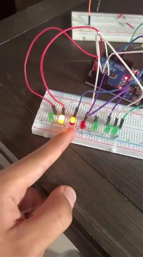 Práctica 3: Efecto auto fantastico de 7 LEDs