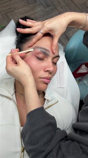 Waxing vs. Threading: Which Is Better for Eyebrows?