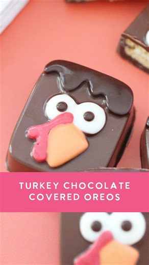 Taryn Camp on Instagram: "This turkey has the best expression lol 👀🦃 Mold is from @spinningleaf_ig #oreo #oreos #chocolate #chocolatemold"