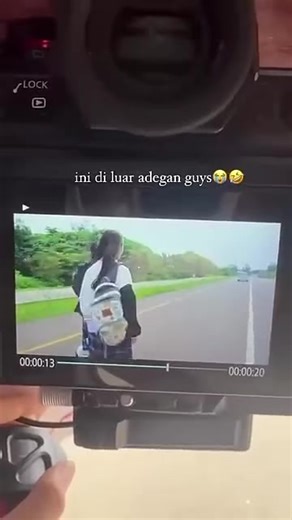 siapa yang di sini masih inget momen Devi jatoh 😭 si afan sampe kaget loh Devi narik afan ngakak banget 🤣 nahan malu lagi 😭😭🤣😭😭 #sridevida5 #serlyartikasridevi #fyp #xzyabc #fyppppppppppppppppppppppp