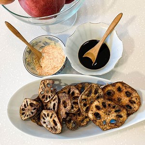 Michele Lean and her son, Jasper, are frying up some super crispy, guilt-free, afternoon snack that you have to try. Trust us, this Lotus Root Chips recipe, along with the two dipping sauce, will show you exactly why vegetable chips are so popular. https://bit.ly/2Y6ycQ0 | Asian Food Network