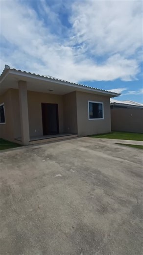 Gil Borges | Corretor on Instagram: "Neste video apresento a vocês com enorme prazer essa casa maravilhosa e aconchegante em Praia seca na região dos Lagos-RJ no condomínio São Tomé, á 136 km do rio de Janeiro local totalmente tranquilo e sucegado para quem busca contato direto com a natureza e qualidade de vida. Entre a Lagoa e Mar próximo ao DPO supermercados, farmácias bares e restaurantes escola, lotérica, pronto atendimento 24 hs, caixa eletrônico e muito mais. Casa composta Área do terreno