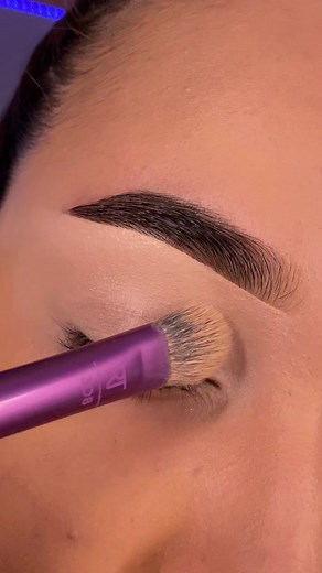 Blue Makeup Tutorial: Easy and Elegant Looks