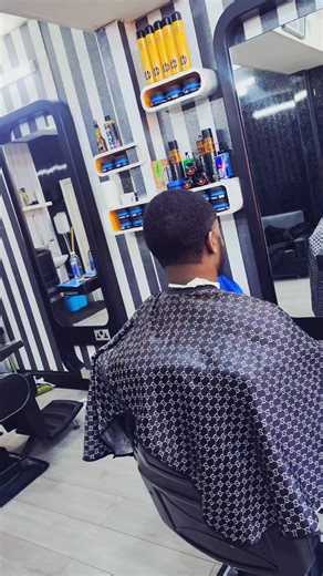 #boubasclassicbarbers. Creator 🫠✂️✂️✂️✂️👑👑💫saturday flash. #barbershop 😊#barberslife #barbersart #barbering barberDerby