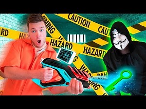 ESCAPING GAME MASTER PRISON CHALLENGE! 3D PRINTER SPY GADGET BOX FORT PRISON ESCAPE! (Project Zorgo)