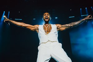 Usher Returns To Stage After Injury